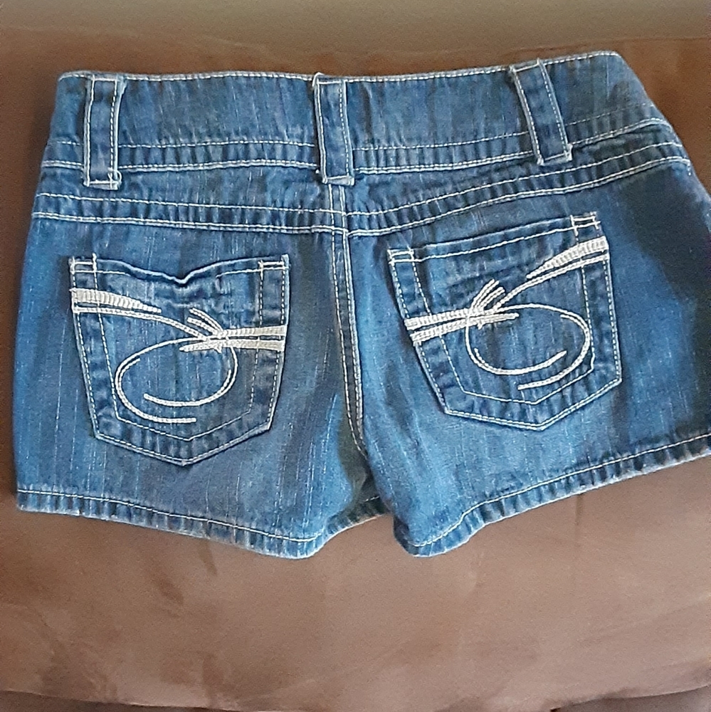 Shorts - Picture 3 of 3